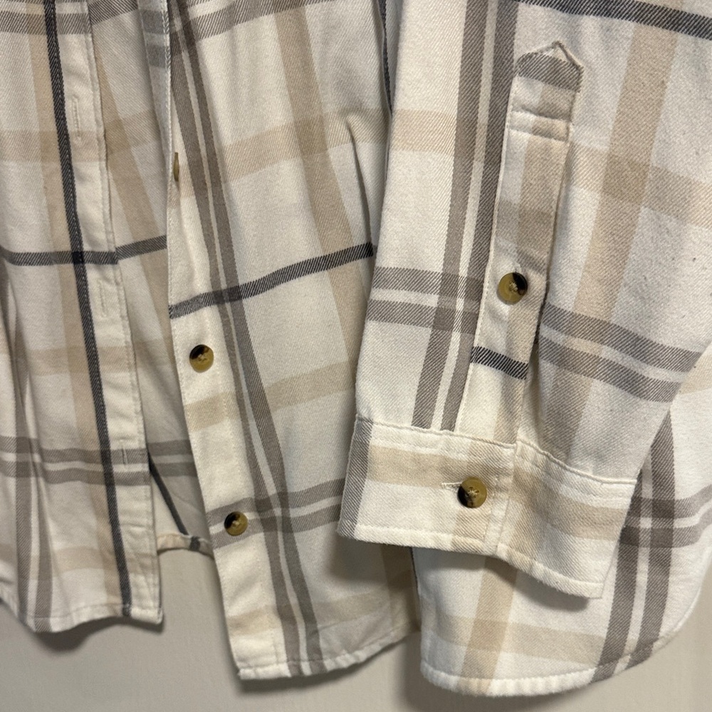 Stylish Plaid Button-Up Shirt - Picture 2 of 8